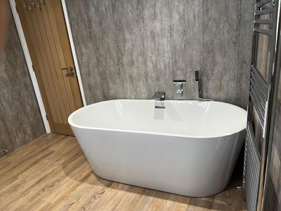 Ulverston Stunning 1 Bedroom Apartment Bagian luar foto